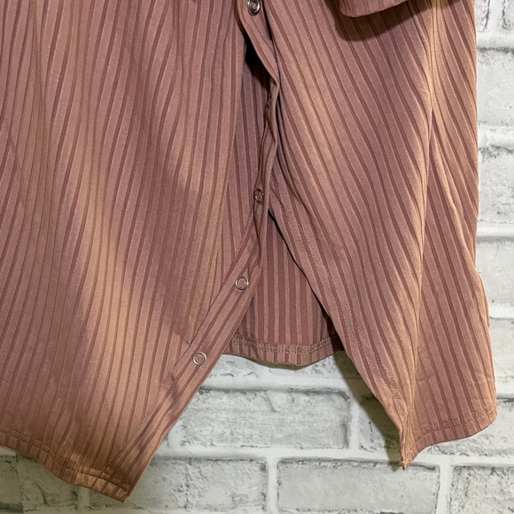 SHEIN pink and white Off-Shoulder Blouse, medium, gold ring straps - Picture 5 of 7